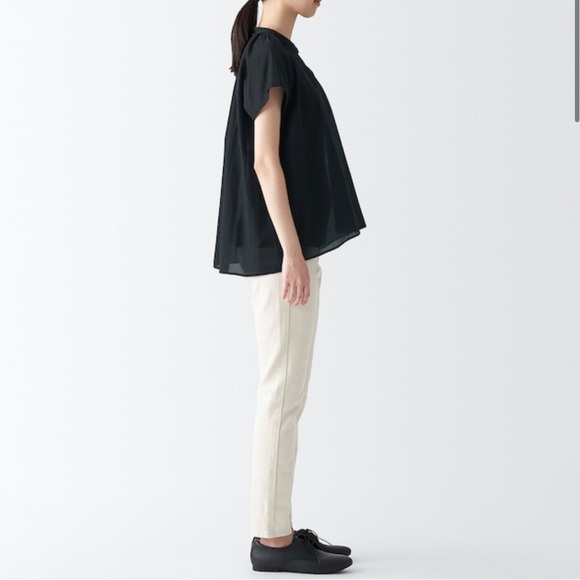 Black Muji Short Sleeve Blouse (washed hemp) - Picture 3 of 16